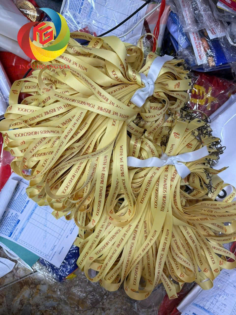 Làm dây đeo thẻ