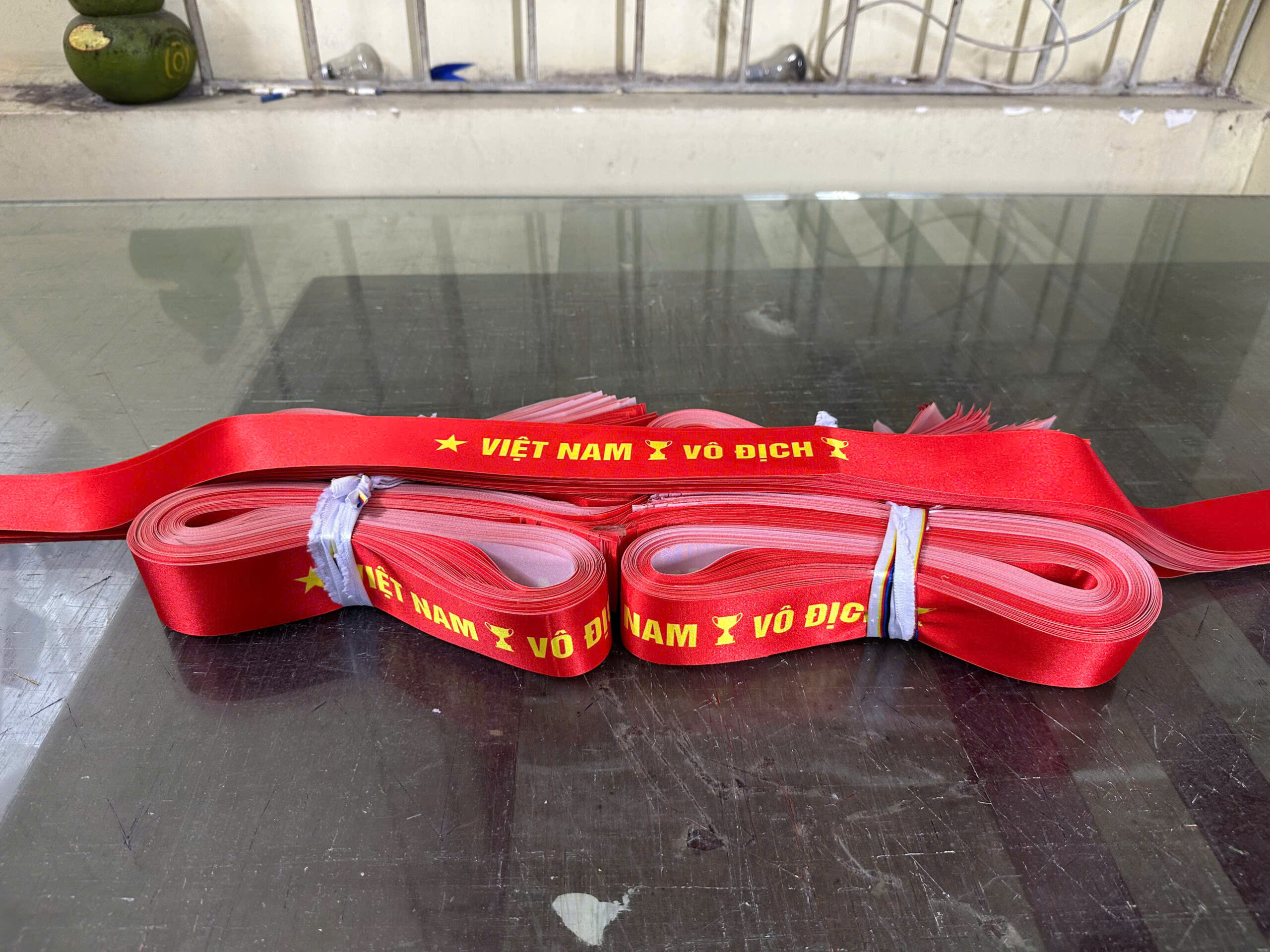 Băng rôn đeo đầu in logo