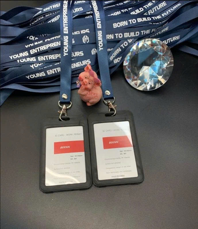 Dây đeo thẻ đi làm