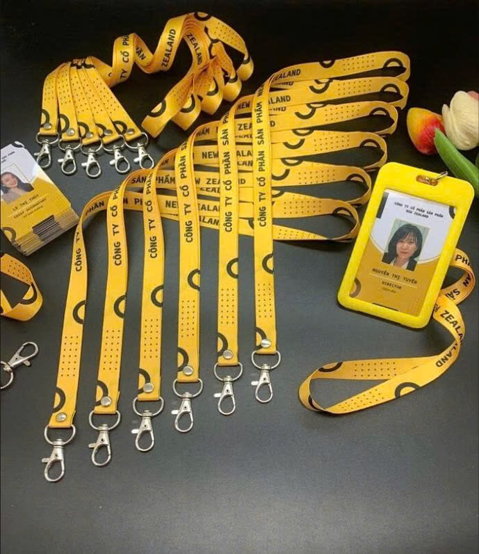 Dây đeo thẻ màu vàng